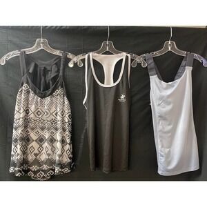 Tank‎ tops bundle size medium